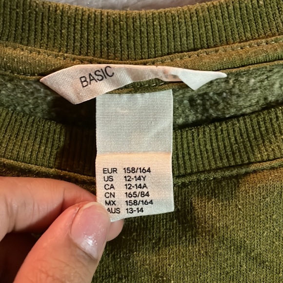 H&M Crewneck: Dark Green - Picture 3 of 4
